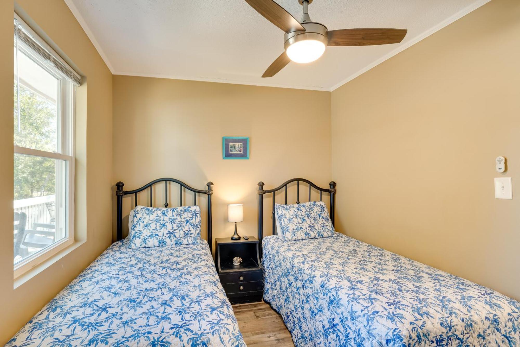 Lovely Emerald Isle Home, Walk To Beach! Exteriér fotografie