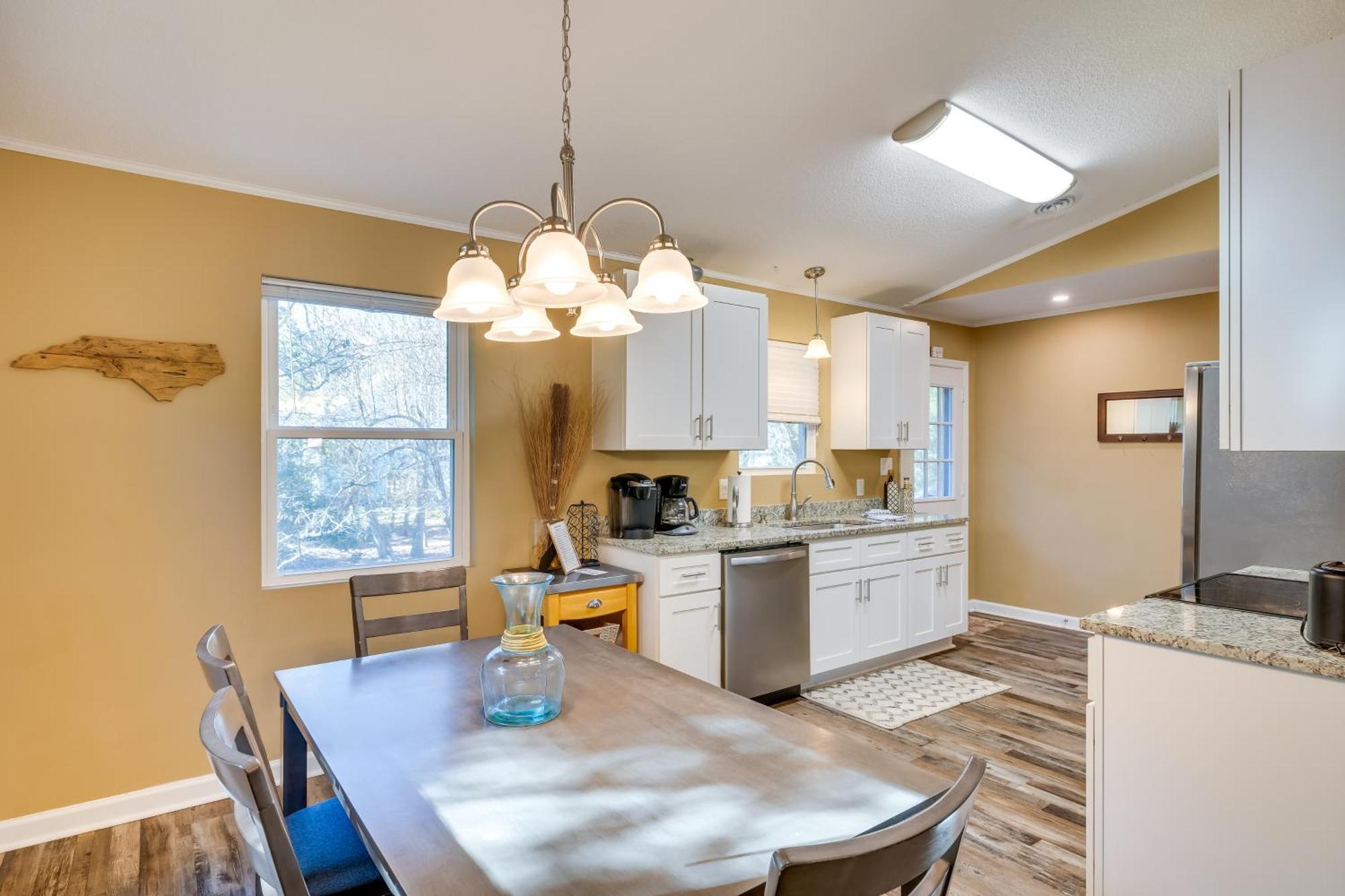 Lovely Emerald Isle Home, Walk To Beach! Exteriér fotografie
