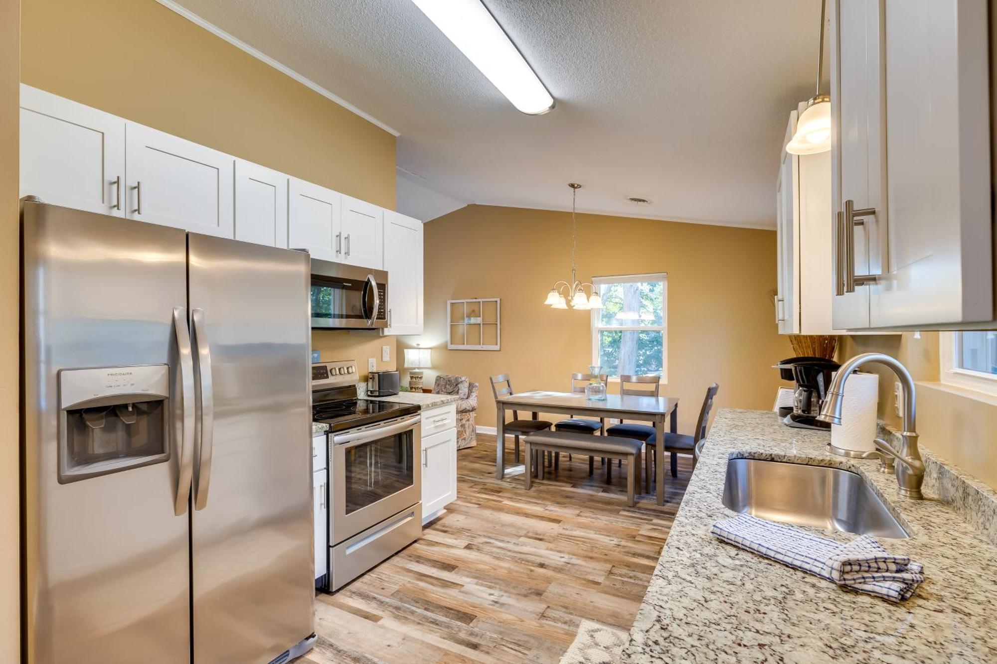 Lovely Emerald Isle Home, Walk To Beach! Exteriér fotografie